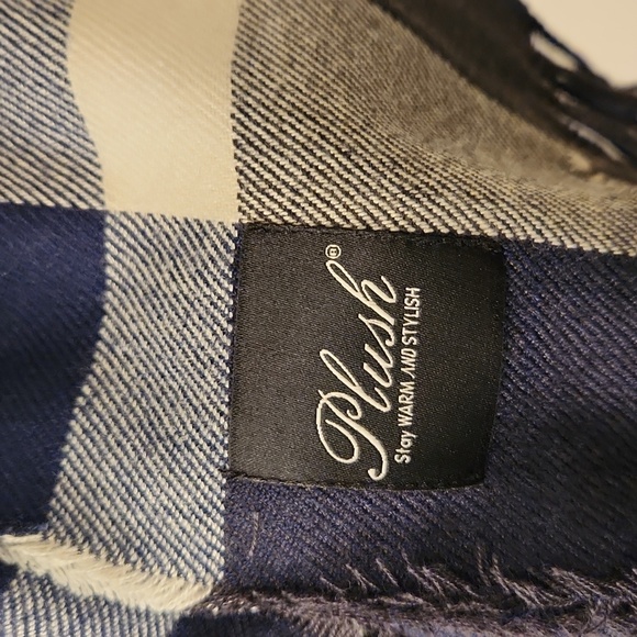 Plush Apparel Scarf - Picture 3 of 4